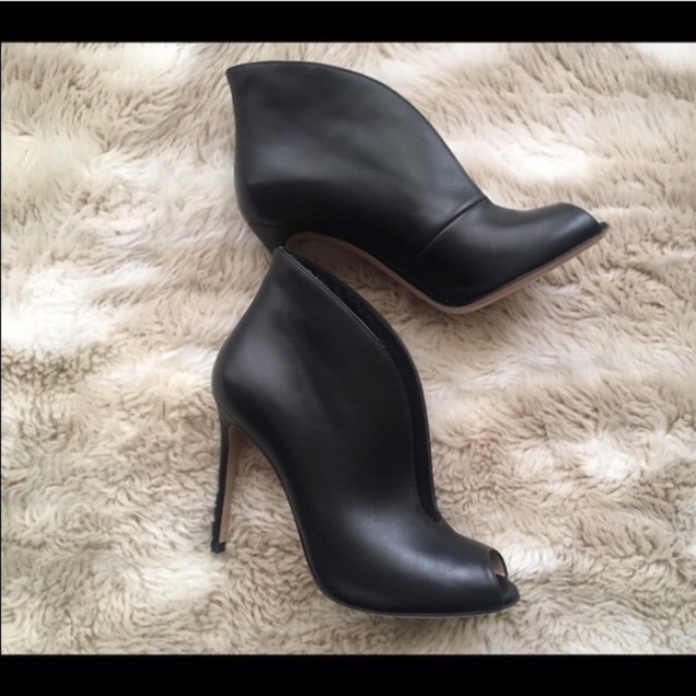 Gianvito Rossi Vamp Black leather booties